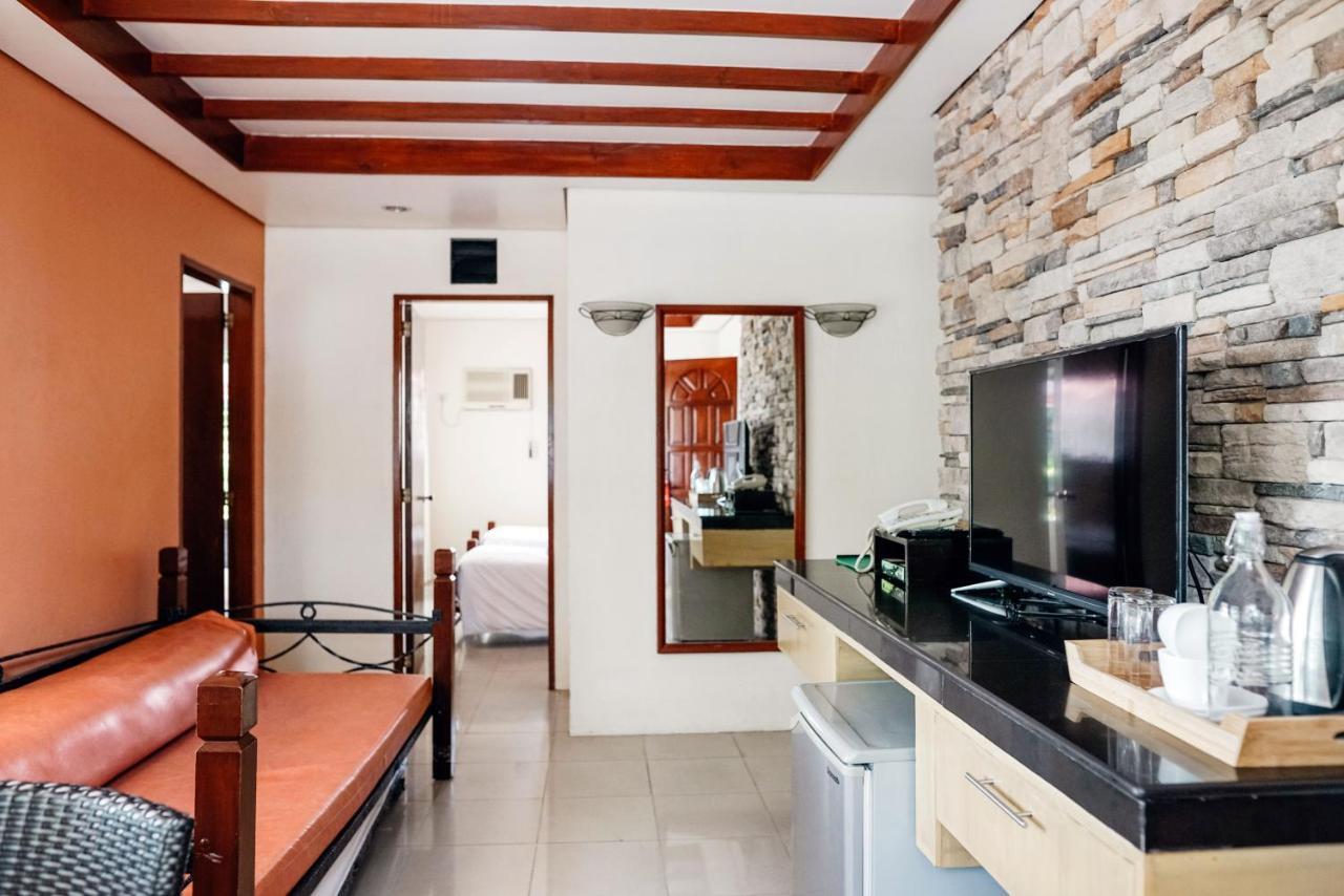 Palmas Del Mar Hotel Bacolod Exterior photo